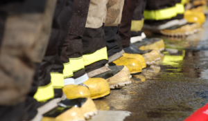 Como a bota de PVC cano curto ajuda na segurança no trabalho?